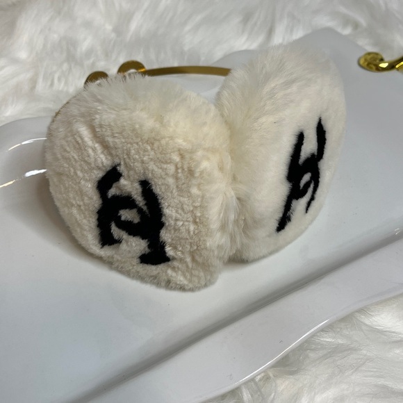 CHANEL VINTAGE  Black and White Fur Earmuffs - Picture 2 of 8